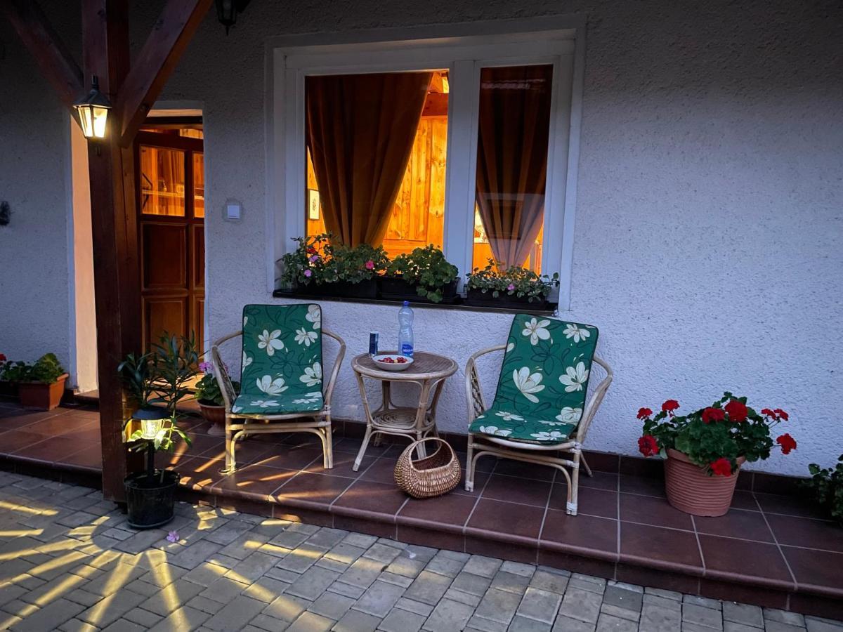 Cosy Apartment In Family Compound Turany Bagian luar foto