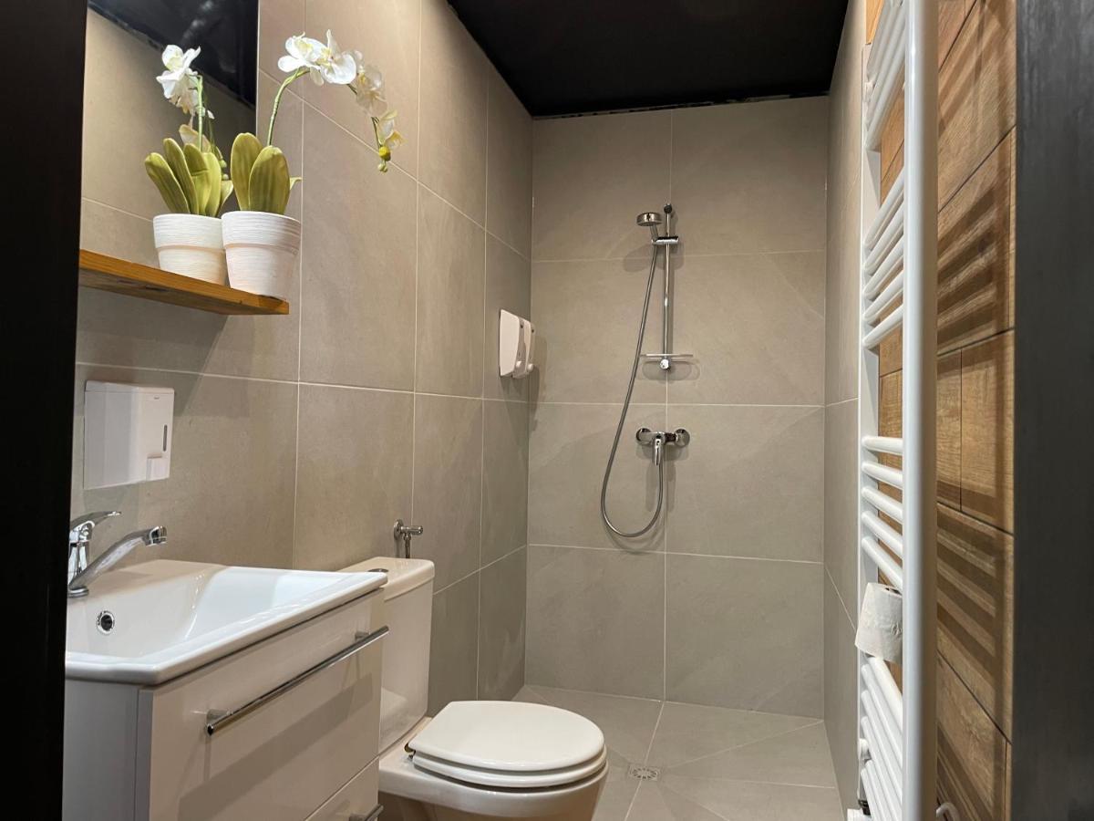 Cosy Apartment In Family Compound Turany Bagian luar foto